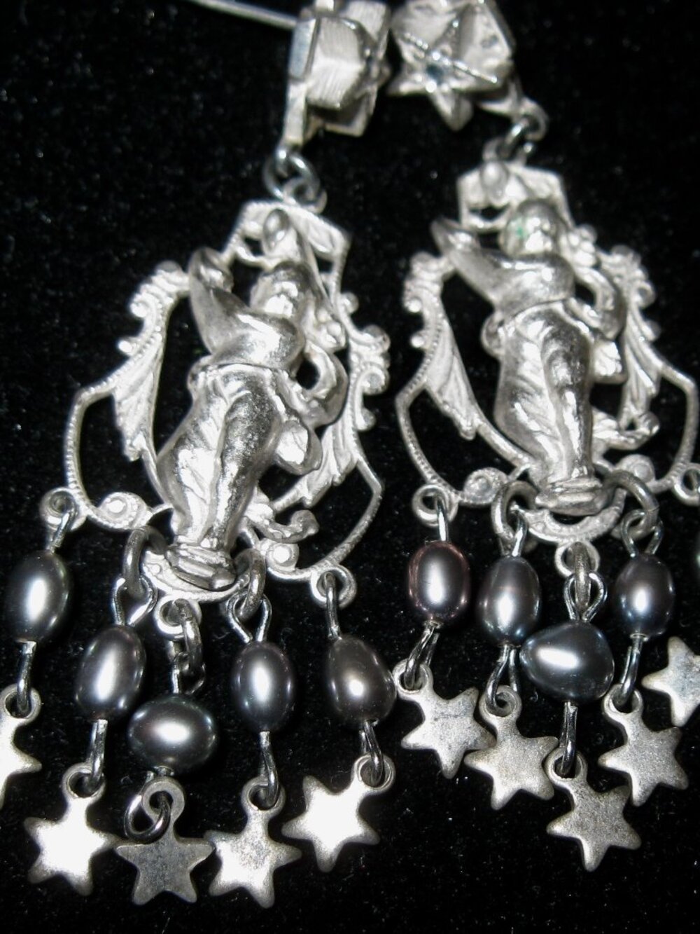 KIRKS FOLLY VINTAGE/SIGNED BEAUTIFUL CHERUB DESIGN WITH BEADED STARS EARRINGS